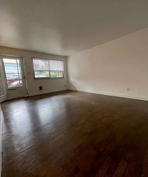 Brandon Court — Photo 4