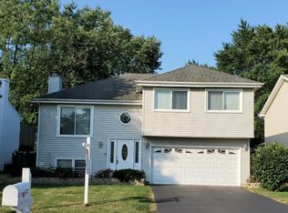 535 Springhill Cir, Naperville, IL 60563