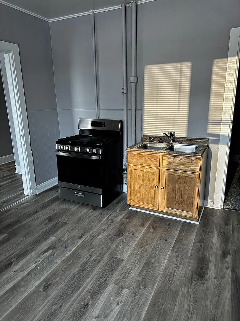 816 Hamilton Street — Photo 3