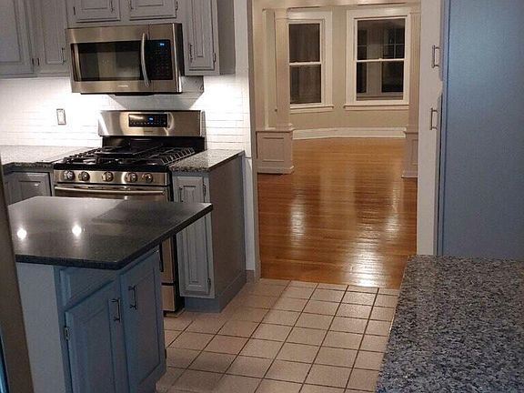 4th image of 679 Courtland Ave