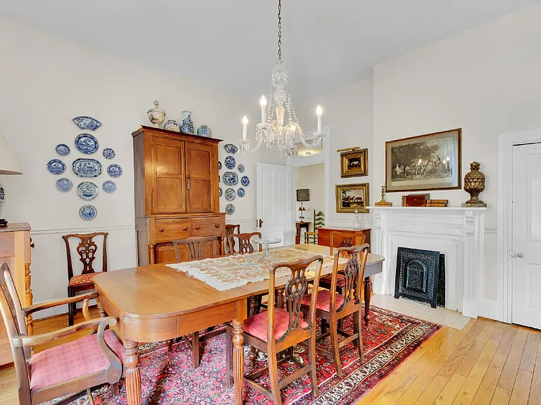 221 N Walnut St — Photo 9
