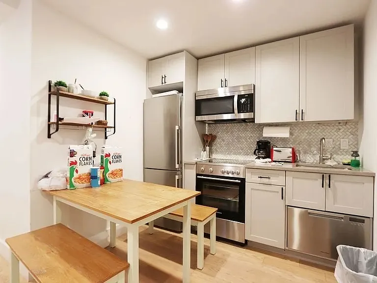 244 E 46th St #1C — Photo 1