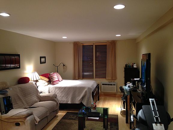 2nd image of 275 Webster Ave APT 5G