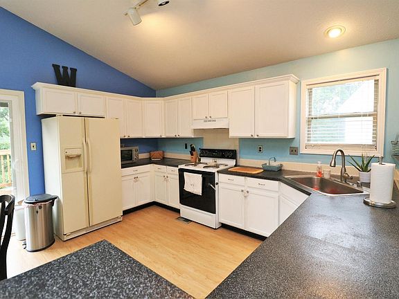 5th image of 504 Lidian Ct