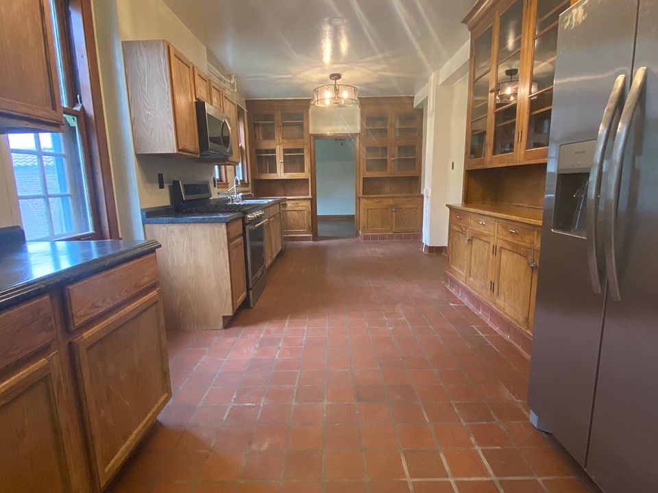 Kitchen with brand new appliances
