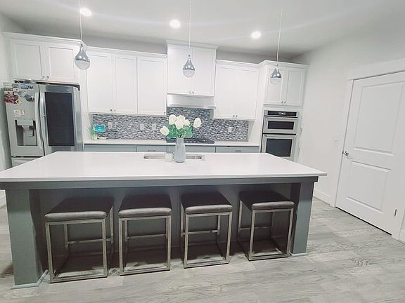 4th image of 26741 Walden Way