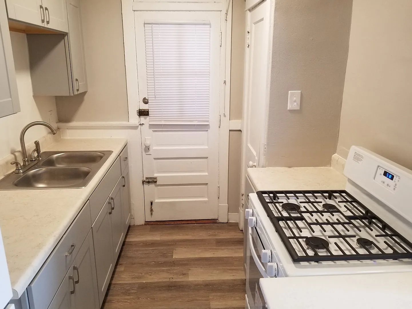 (333) 4048-52 Giles — Photo 2