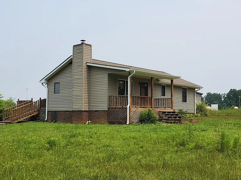 630 Anna Dr — Photo 2