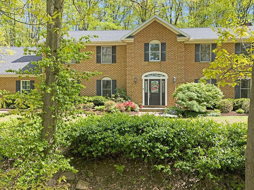 1st image of 65 Crestview Dr