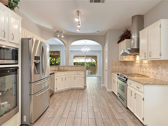 3rd image of 13107 Briar Hollow Dr