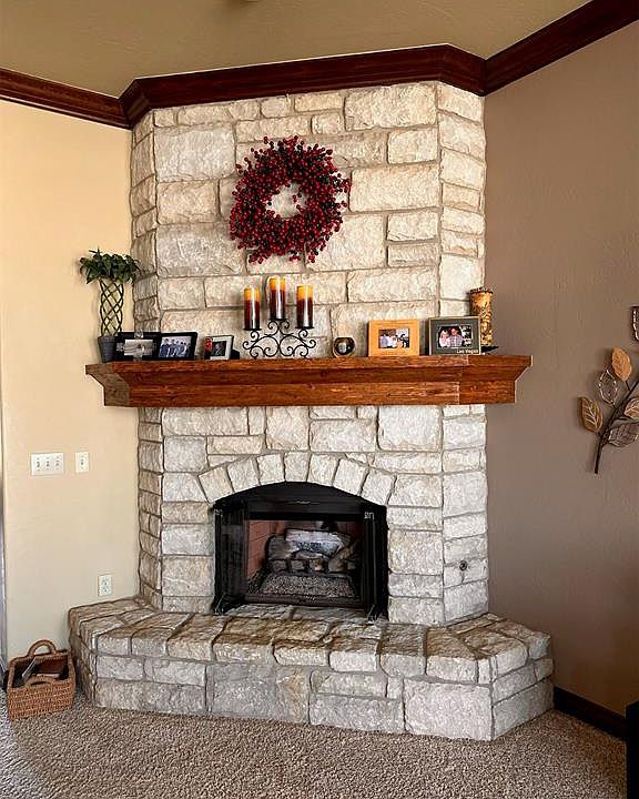 2nd image of 16309 Old Oak Dr
