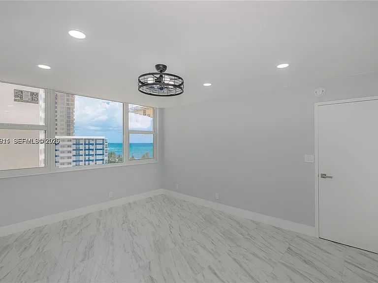 3180 S Ocean Dr — Photo 8