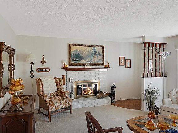4th image of 3155 Kathleen Ave NE