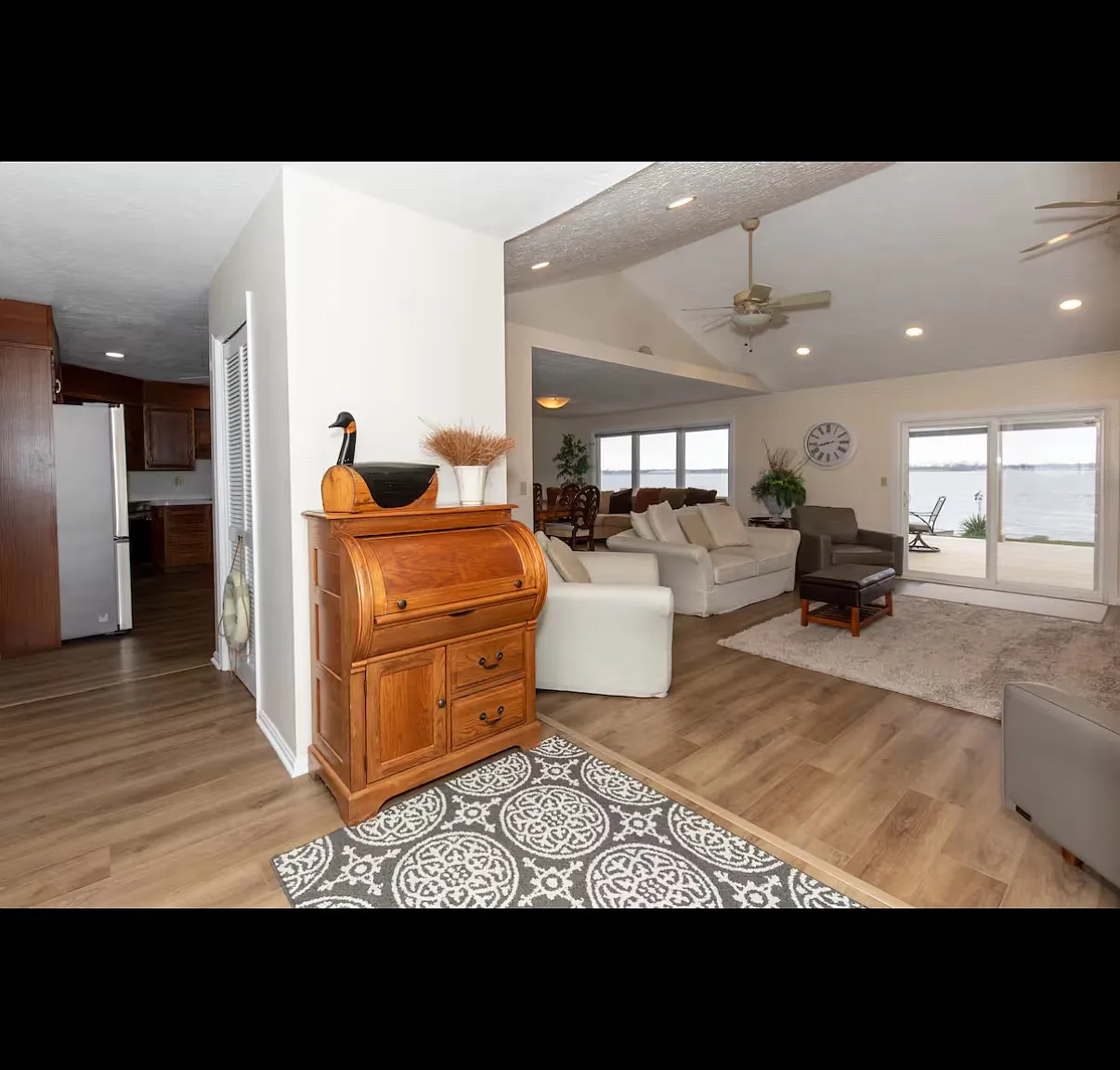 1211 Cedar Point Rd — Photo 3