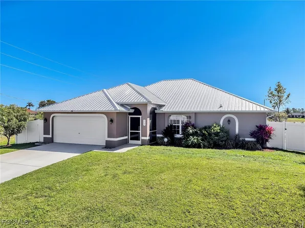 2707 NE 5th Pl, Cape Coral, FL 33909