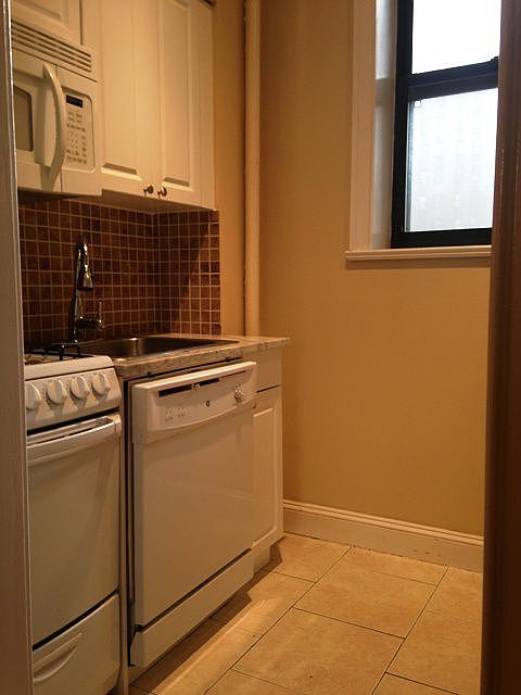 2nd image of 210 W 16th St APT 6A