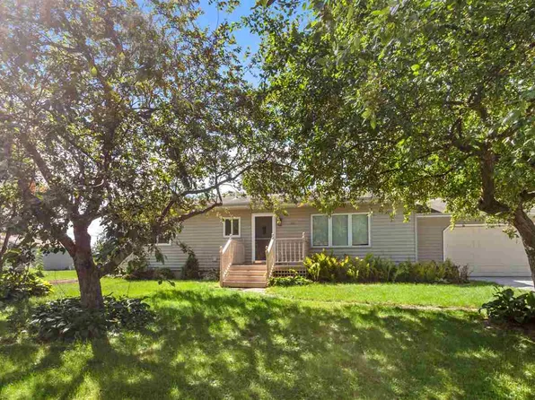 215 Jefferson St, Kalona, IA 52247