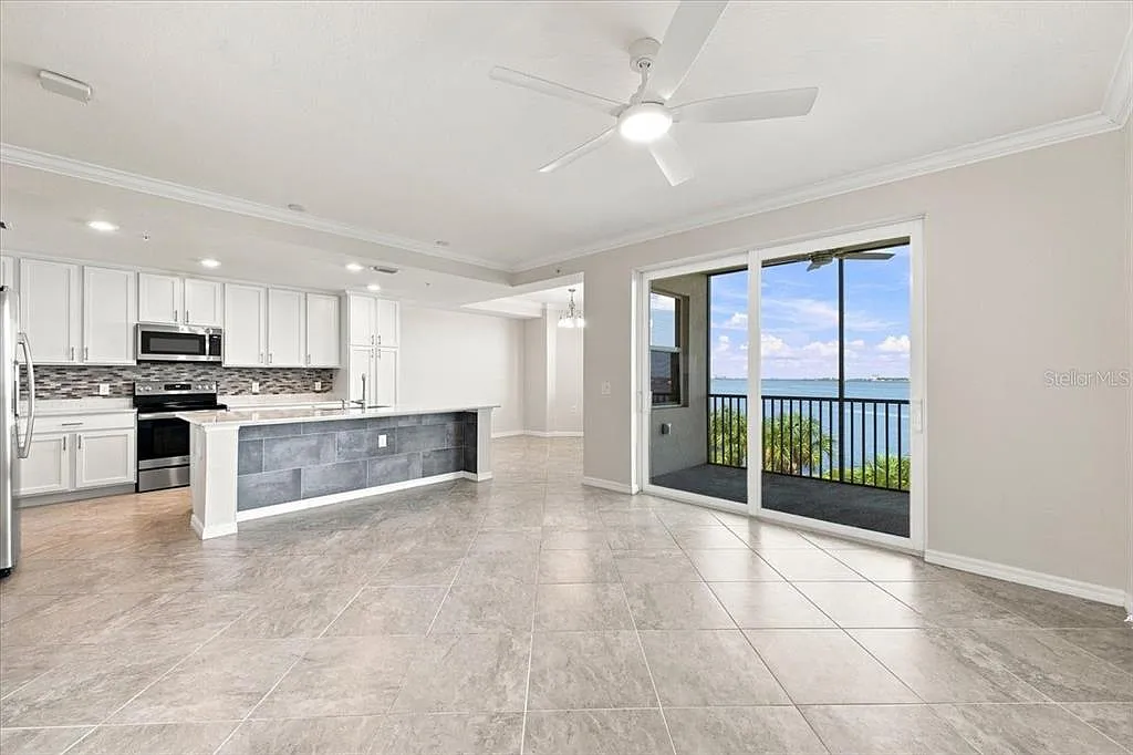 2 bed, 2.0 bath, 1255 sqft, $2,400 — Photo 1