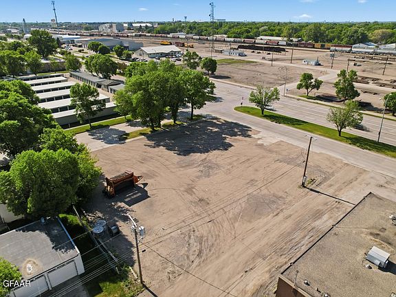 2nd image of 1619 Demers Ave