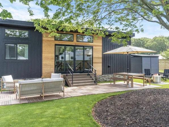 690 Queen St #4, Greenport, NY 11944