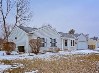 795 Newport Dr, Island Lake, IL 60042