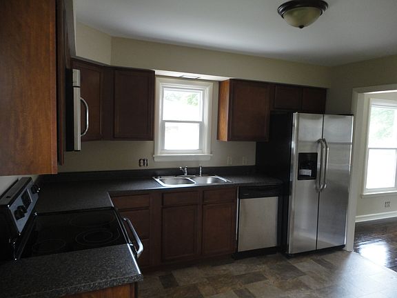 5th image of 1751 S Kenmore Dr