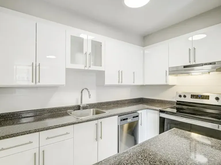 1251 King St W — Photo 38