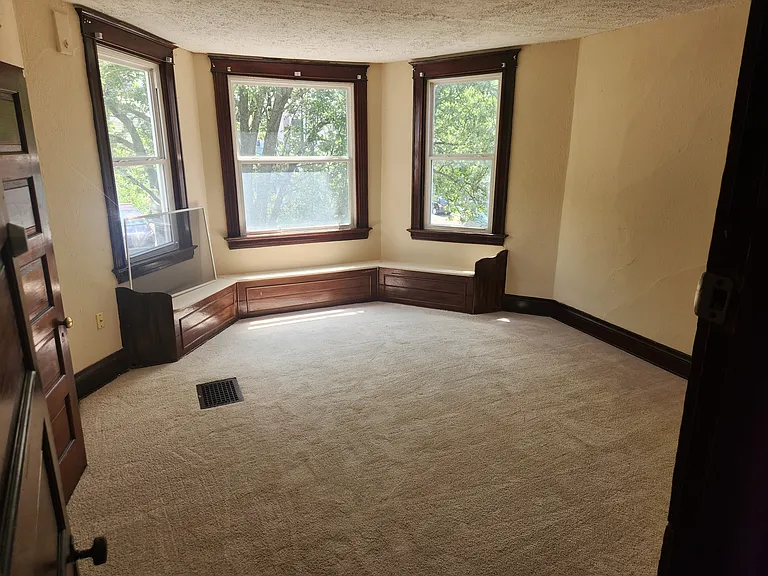 Large 2nd Floor Bedroom
