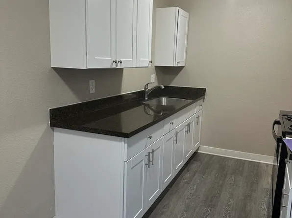 100 E Oak St #10, Lodi, CA 95240