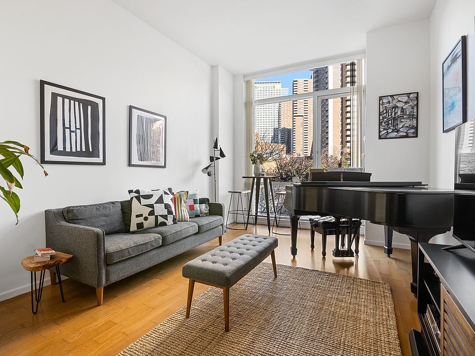 1st image of 200 Chambers St APT 2N