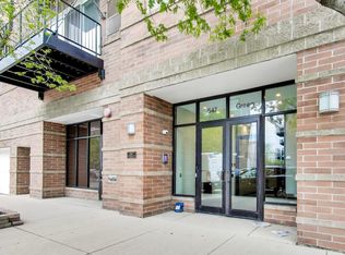 647 N Green St APT 301, Chicago, IL 60642