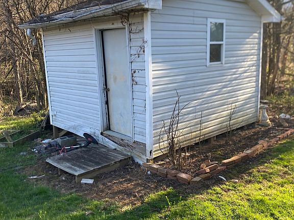 3rd image of 42366 Wilderness Rd