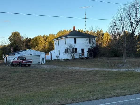 1328 W Sugar Grove Rd, Scottville, MI 49454