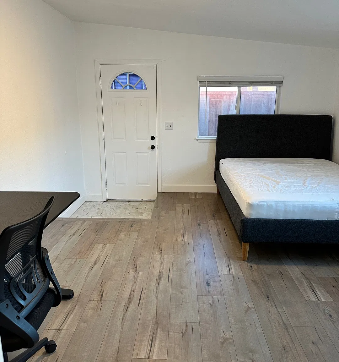 1 bed, 450 sqft, $1,950 — Photo 2