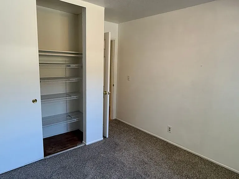 7389 Newcastle Ln — Photo 17