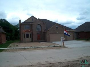 51406 Silverbell Dr, Macomb, MI