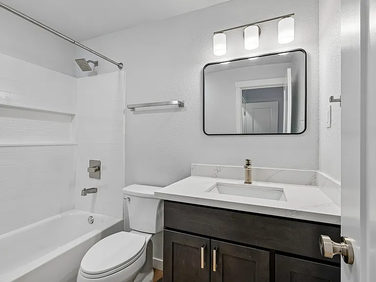 12607 NE 119th St #5 — Photo 13