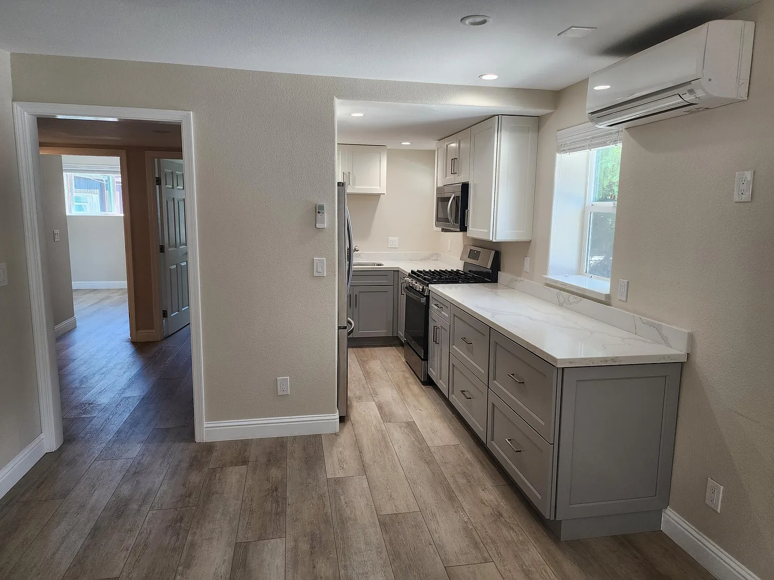 3 bed, 1100 sqft, $3,500 — Photo 2