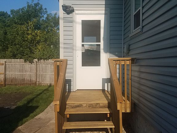 3rd image of 317 E Division St