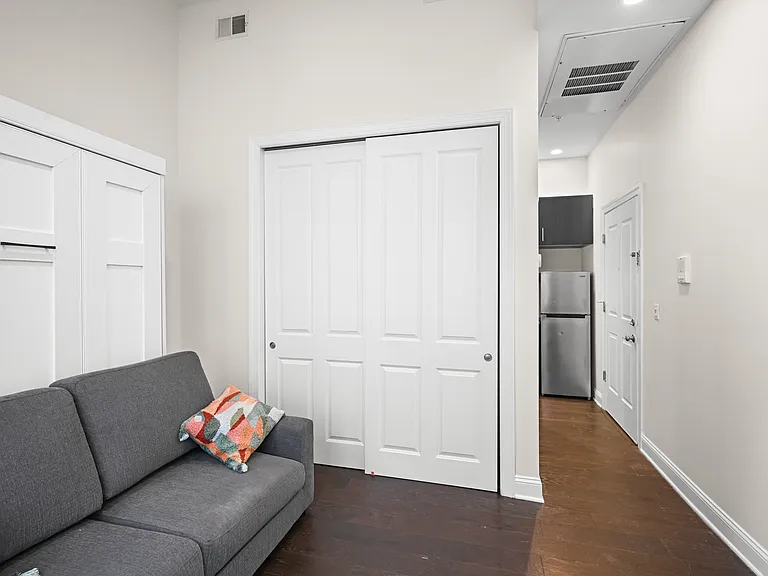 115 S 21st St #104 — Photo 3