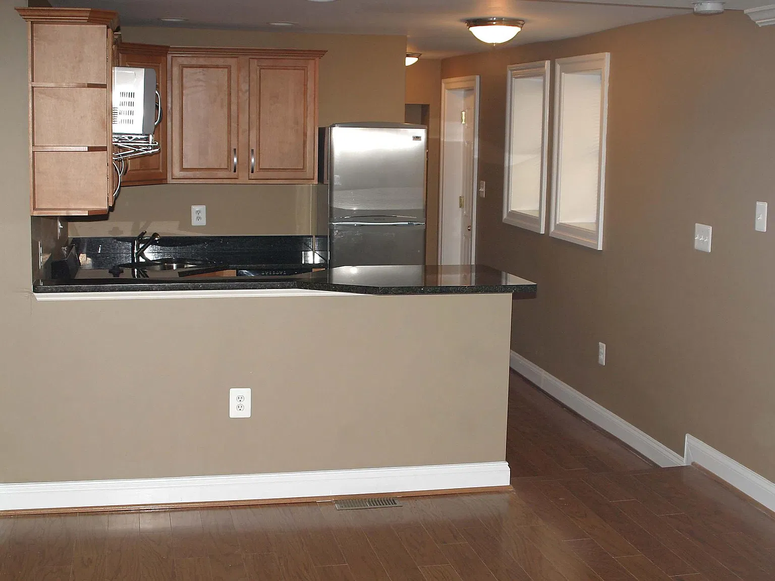 Studio, 504 sqft, $1,300 — Photo 2