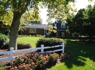 1808 Old Oak Dr, Valparaiso, IN 46385