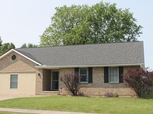 251 Maple Ridge Dr, Wilmington, OH 45177