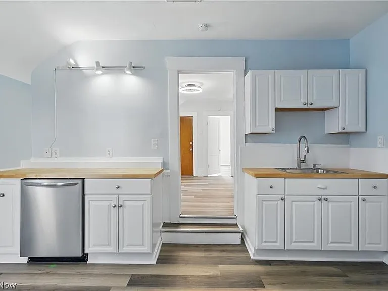 2471 Tremont Ave #UP — Photo 8