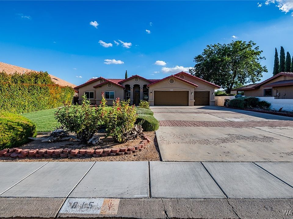 1st image of 815 Country Club Drive