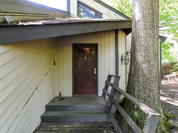 3rd image of 655 River Knoll Dr SE