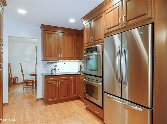 4th image of 235 Warwick Dr