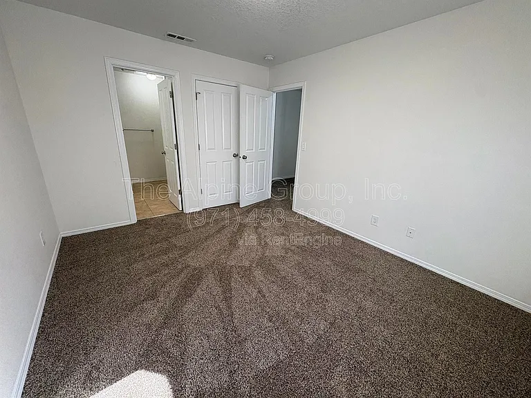 210 NW Connell Ave — Photo 15