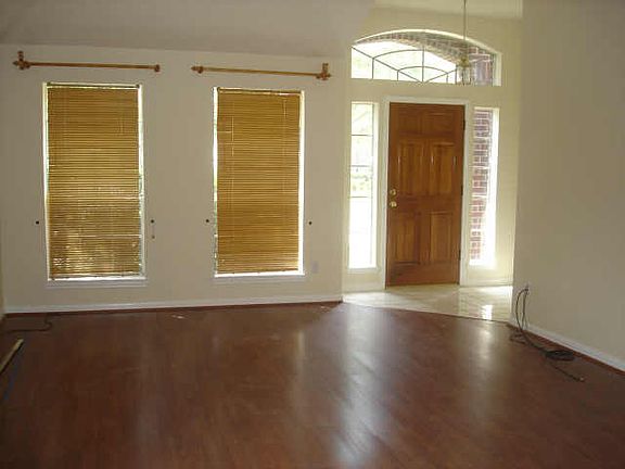 4th image of 127 Chandler Ct