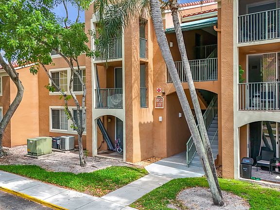 3rd image of 4852 N State Rd Unit 3103